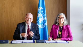 Jonathan Reckford and Anacláudia Rossbach signing letter of intent at WUF13.