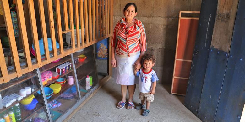 Like many grandmothers, Cándida Rosa takes care of her grandson while the child’s mother works to earn an income