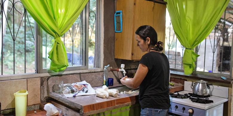 Nuevo informe de Hábitat para la Humanidad vincula mejoras en la vivienda de asentamientos informales con beneficios clave para la salud de las mujeres